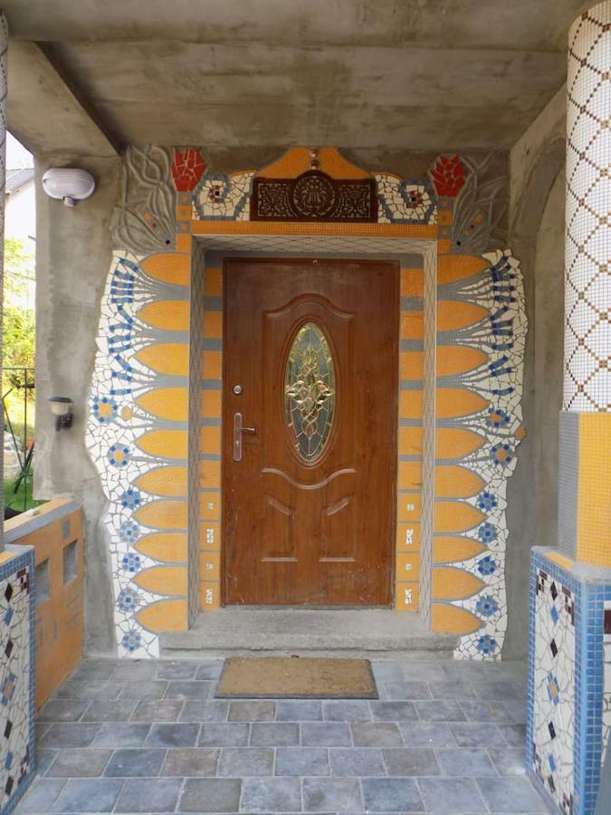 Vila v mozaikovém španělském stylu v Děčíně Exterior foto